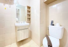 In-room Bathroom 4 Clean and Cozy 1BR Apartment at Parahyangan Residence By Travelio