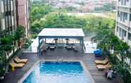 Kolam Renang 6 Comfy and Best Studio Apartment at Gateway Park LRT City By Travelio