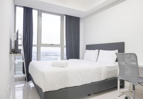 Bedroom Comfort and Fancy 1BR at Gold Coast Apartment By Travelio