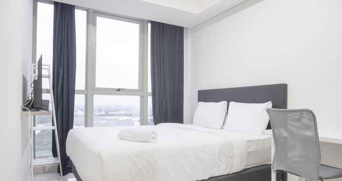 Bedroom Comfort and Fancy 1BR at Gold Coast Apartment By Travelio