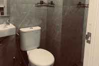 Toilet Kamar Apartemen Sayana 2109