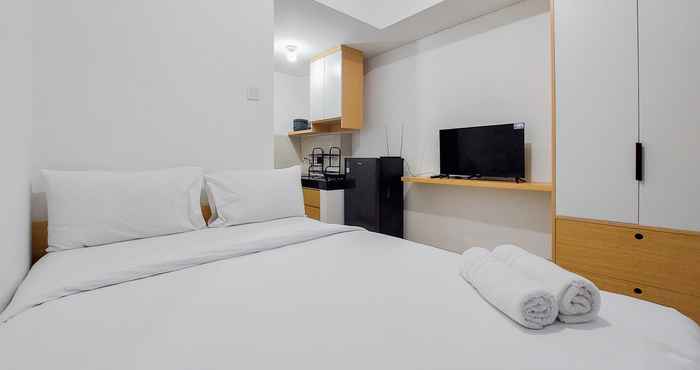 Kamar Tidur Simply Look and Nice Studio Serpong Garden Apartment By Travelio