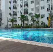 Swimming Pool 4 Comfy Spacious Studio Signature Park Grande By Travelio