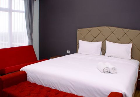 Bedroom Spacious Combine 1BR at Vasanta Innopark Apartment By Travelio