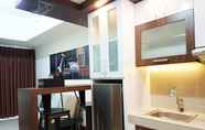 Ruang Umum 4 Luxury and Tidy 2BR at Vida View Makassar Apartment By Travelio