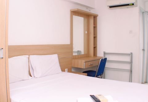 Kamar Tidur Comfort and Tidy Studio at 33th Floor Bassura City Apartment By Travelio