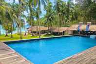Hồ bơi Langchia Nam Du Resort