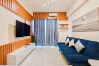 Ruang Umum Modern and Fully Furnished 2BR Apartment at Sky House BSD By Travelio