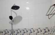 Toilet Kamar 4 Ramot Cottages