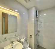 In-room Bathroom 3 Osimi Building Phu My