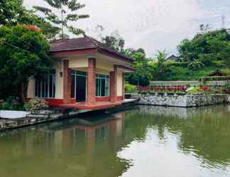 Bên ngoài 2 Syariah Homestay Hanjuang Merah