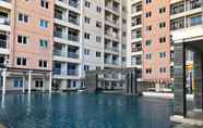 Swimming Pool 6 Comfy and Homey Studio at Puncak Bukit Golf Surabaya Apartment By Travelio