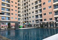 수영장 5 Comfy and Homey Studio at Puncak Bukit Golf Surabaya Apartment By Travelio