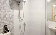 In-room Bathroom 5 Nice and Fancy 2BR at Tokyo Riverside PIK 2 Apartment By Travelio