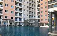 Hồ bơi 6 Spacey and Best Choice 2BR Apartment at Puncak Bukit Golf Surabaya By Travelio