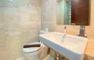 Toilet Kamar 4 Homey and Nice Designed Studio at Menteng Park Apartment By Travelio