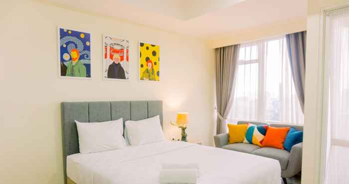 Bilik Tidur Comfort and Modern Look Studio at Menteng Park Apartment By Travelio