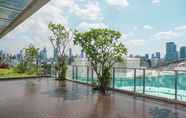 Kolam Renang 7 Comfort and Modern Look Studio at Menteng Park Apartment By Travelio