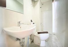 In-room Bathroom 5 Cozy and Deluxe 2BR Apartment at Skyland City Jatinangor By Travelio