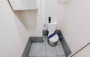 In-room Bathroom 5 Nice and Stylish Studio at 21th Floor Akasa Pure Living BSD Apartment By Travelio