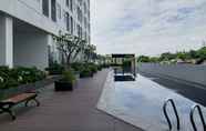 Swimming Pool 6 Luxury and Stylish Studio at Serpong Garden Apartment By Travelio