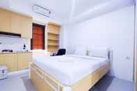 Kamar Tidur Cozy and Nice Studio at 9th Floor Paltrow City Apartment By Travelio