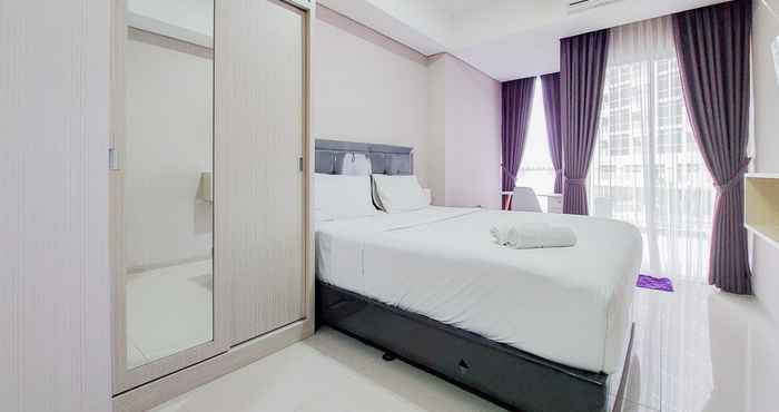 Kamar Tidur Elegant and Nice Studio near Campus at Pacific Garden Alam Sutera Apartment By Travelio