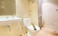 In-room Bathroom 5 Nice and Fancy 2BR Apartment at Parahyangan Residence By Travelio