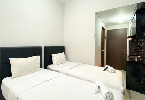 Bilik Tidur Modern 12th Floor Studio at Transpark Juanda Bekasi Timur Apartment By Travelio
