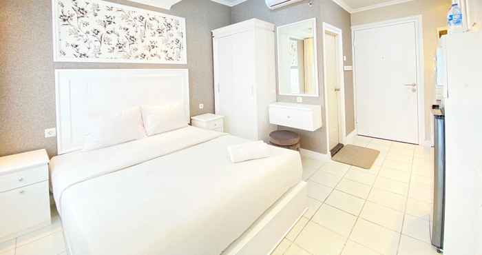 Phòng ngủ Nice and Clean Studio at Grand Asia Afrika Apartment By Travelio