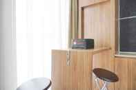 Ruang untuk Umum Minimalist and Comfort Stay Studio at Signature Park Grande Apartment By Travelio