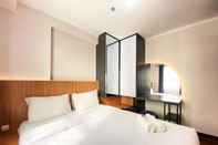 Kamar Tidur Nice and Simply 2BR at Gateway Pasteur Apartment By Travelio