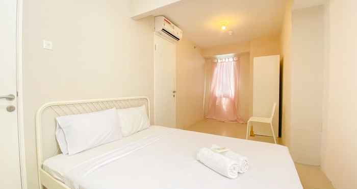 Kamar Tidur Nice and Comfortable 2BR Apartment at Bassura City By Travelio