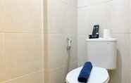 Toilet Kamar 5 Compact Studio Apartment (No Kitchen) at Osaka Riverview PIK 2 By Travelio