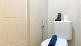 Toilet Kamar 5 Compact Studio Apartment (No Kitchen) at Osaka Riverview PIK 2 By Travelio