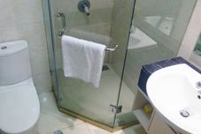 In-room Bathroom Comfort 1BR Apartment The Mansion Kemayoran By Travelio