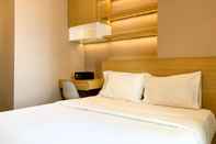 Kamar Tidur Luxurious and Clean Studio at Tokyo Riverside PIK 2 Apartment By Travelio