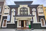 Exterior Adiputra Guesthouse 2