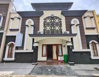 Exterior 2 Adiputra Guesthouse 2