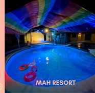 Swimming Pool 4 MAH Resort by Cocotel