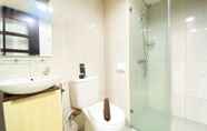 In-room Bathroom 3 Best Location Studio Apartment at Tamansari La Grande By Travelio