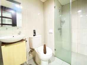 In-room Bathroom 4 Best Location Studio Apartment at Tamansari La Grande By Travelio