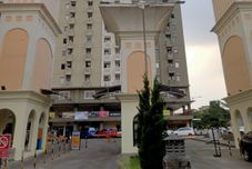 外部的 Gateway Apartment Ahmad Yani Cicadas By Faris