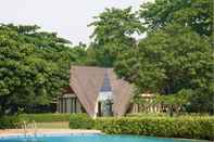 Swimming Pool Jakarta Escape City Park by Rumah Perubahan