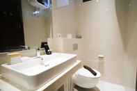 In-room Bathroom Spacey and Chic 3BR at The Rosebay Apartment By Travelio