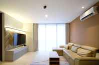 Lobby Spacey and Chic 3BR at The Rosebay Apartment By Travelio