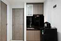 พื้นที่สาธารณะ Homey and Compact Studio at Taman Melati Surabaya Apartment By Travelio