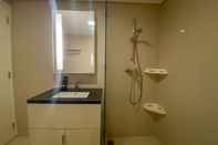 Toilet Kamar New and Spacious 3BR Apartment at Marquis de Lafayette By Travelio