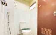 In-room Bathroom 5 Graceful 2BR at Gateway Ahmad Yani Cicadas Apartment By Travelio