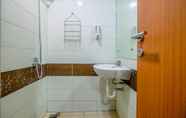 In-room Bathroom 3 Cozy Studio Apartment at Margonda Residence 3 By Travelio